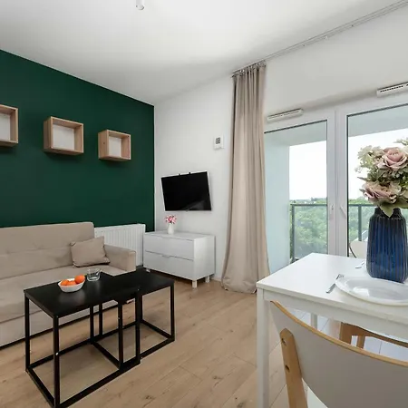 Modern Pet-friendly With Balcony By Renters ורוצלב