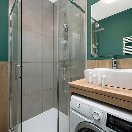 Modern Pet-friendly With Balcony By Renters דירה *