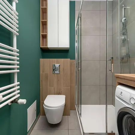 Modern Pet-friendly With Balcony By Renters דירה