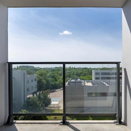 Modern Pet-friendly With Balcony By Renters דירה *