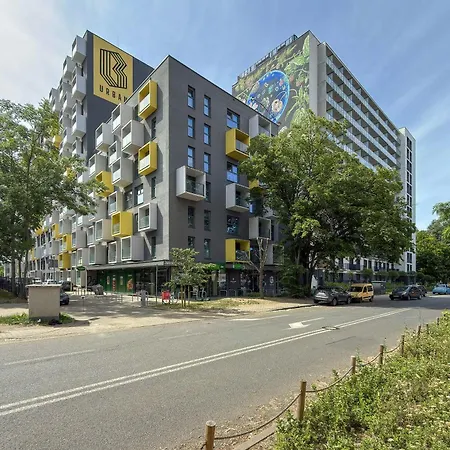 Modern Pet-friendly With Balcony By Renters דירה